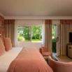 Chambre double acces jardin toile rouge
