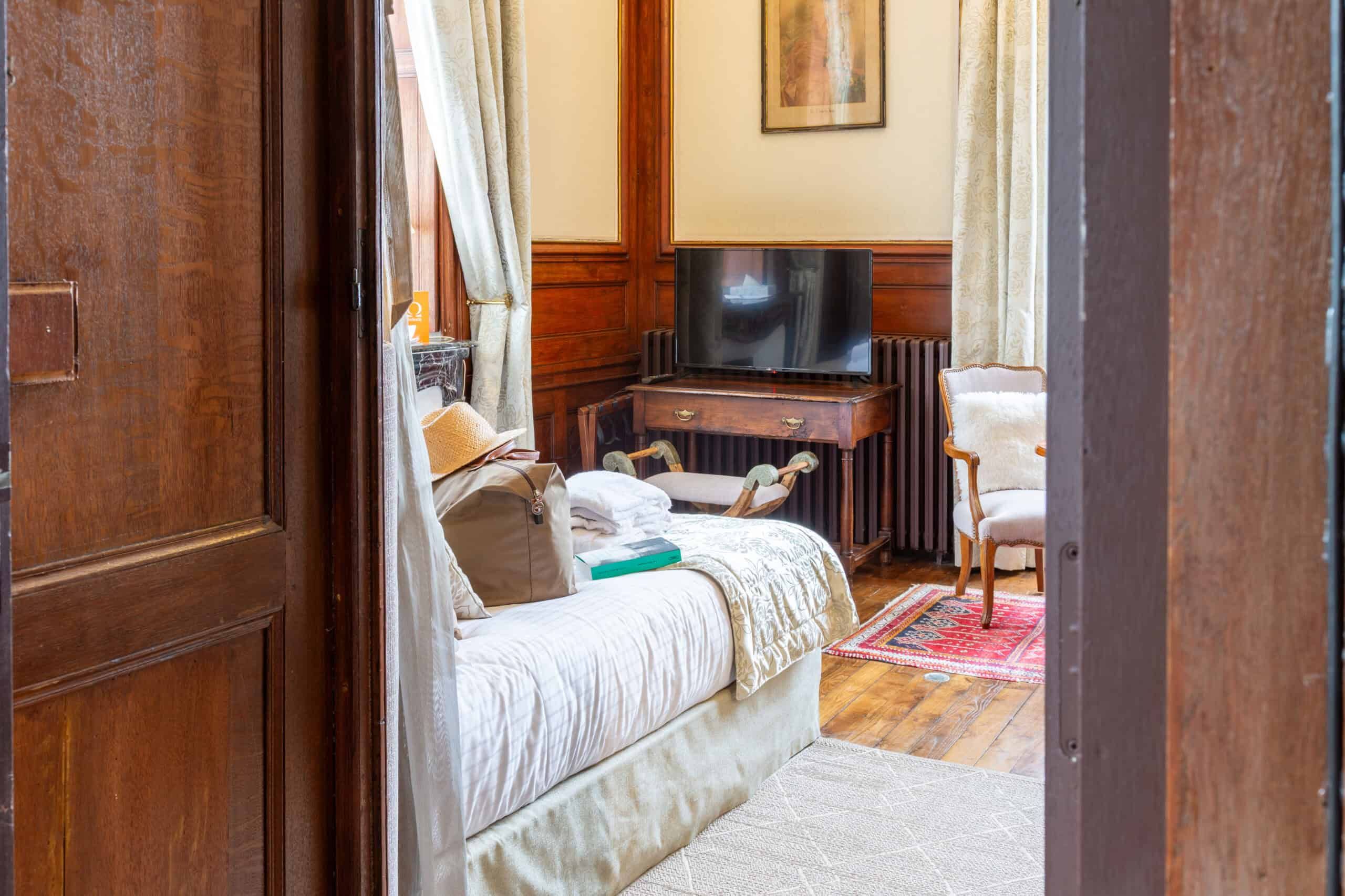 Chambre double rouge fleurs 02