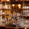 Bar à cocktails et spiritueux d'un bistrot raffiné
