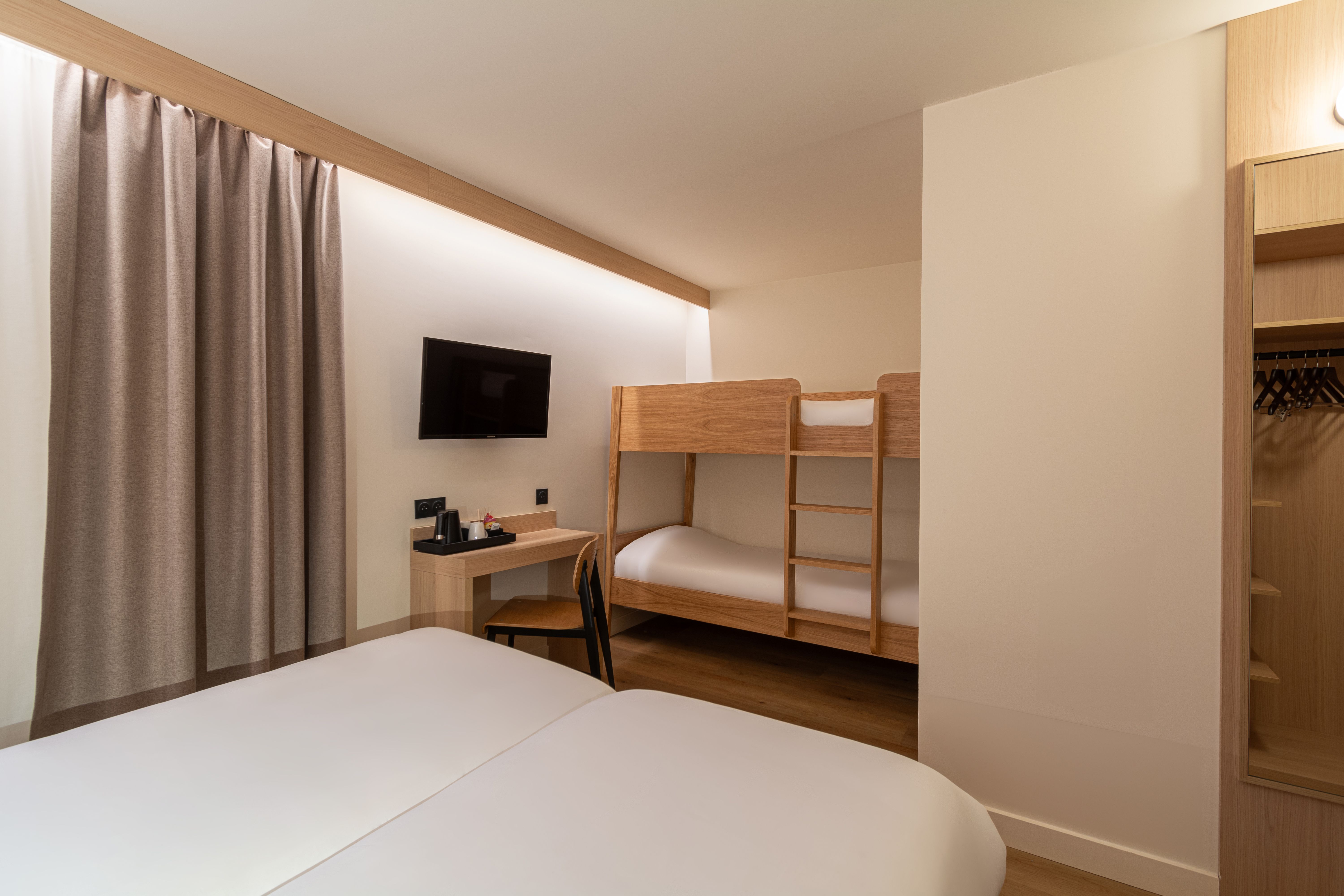 Chambre quadruple lits superposes
