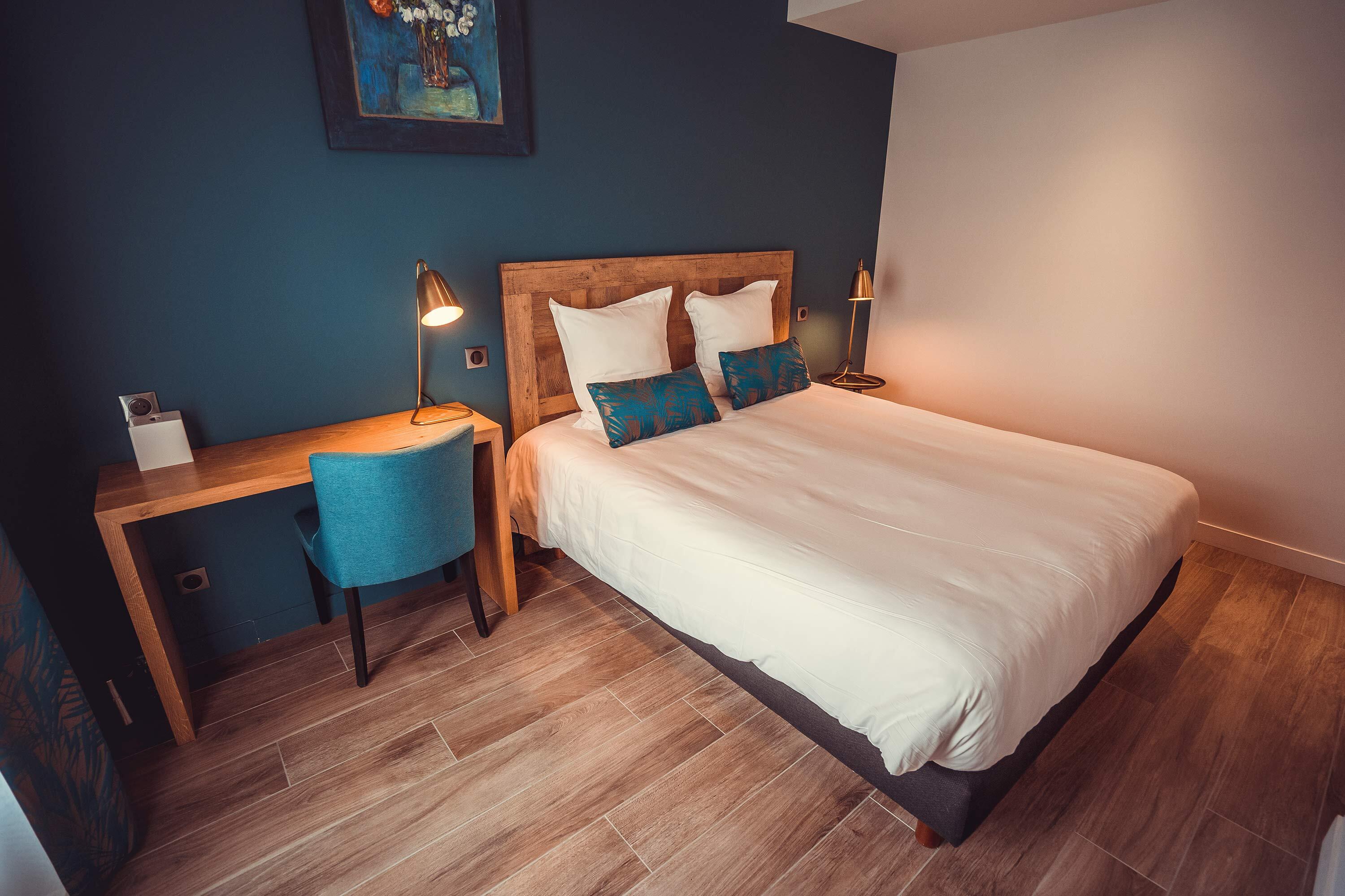 Chambre double bleue bureau