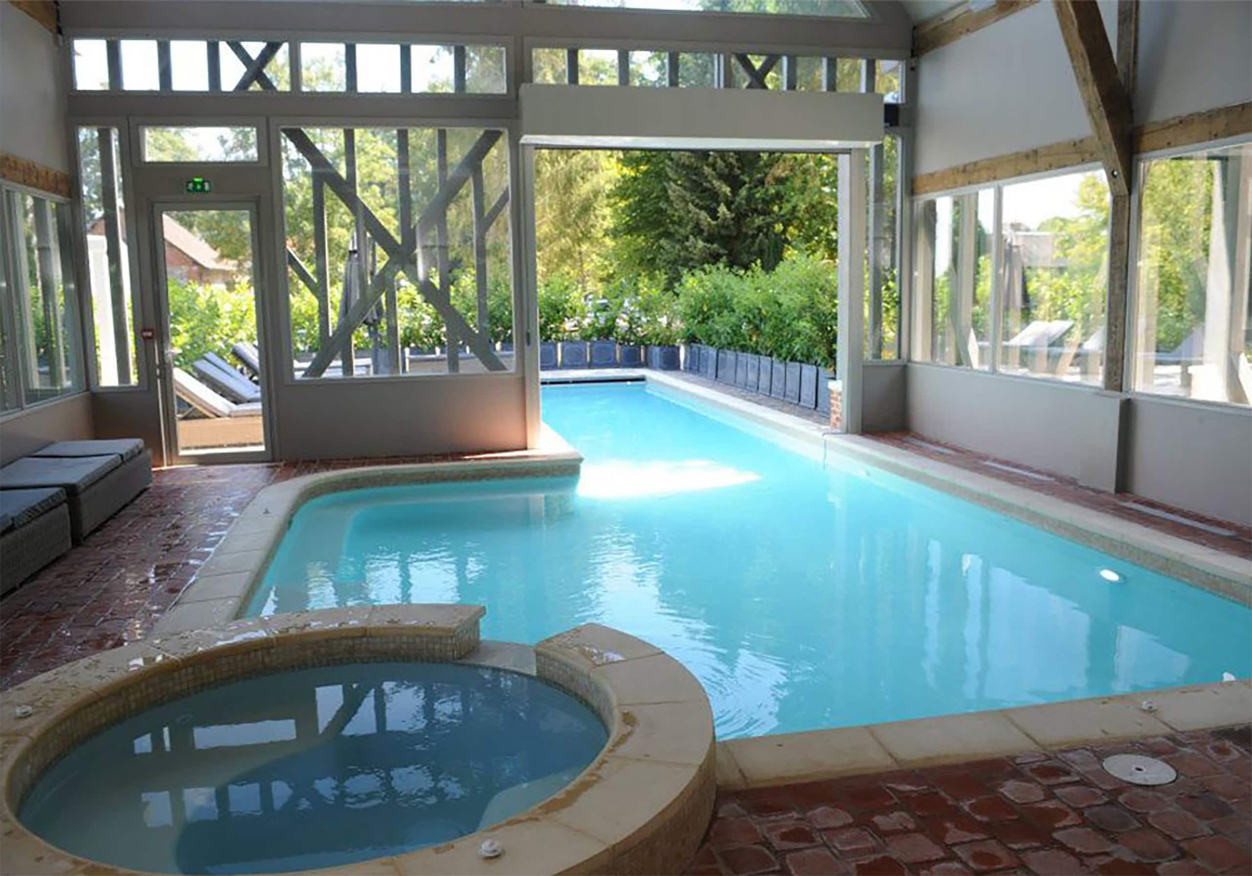 Piscine interieure