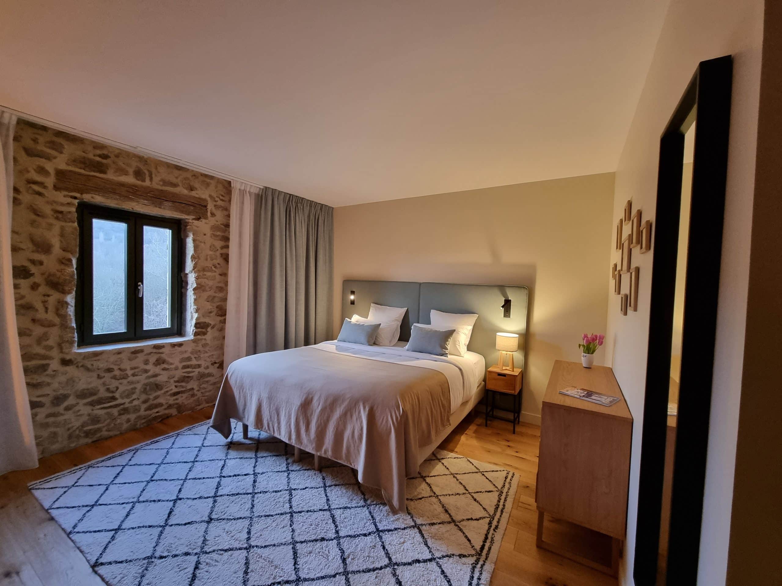 Chambre 4 pierre fenetre bis