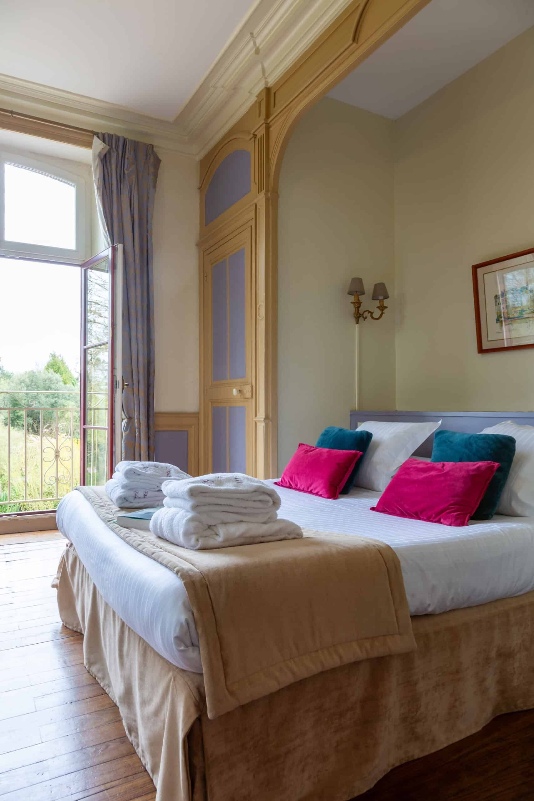 Chambre twin jaune fuchsia 02