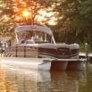 Croisière apéritive en bateau ponton au coucher de soleil
