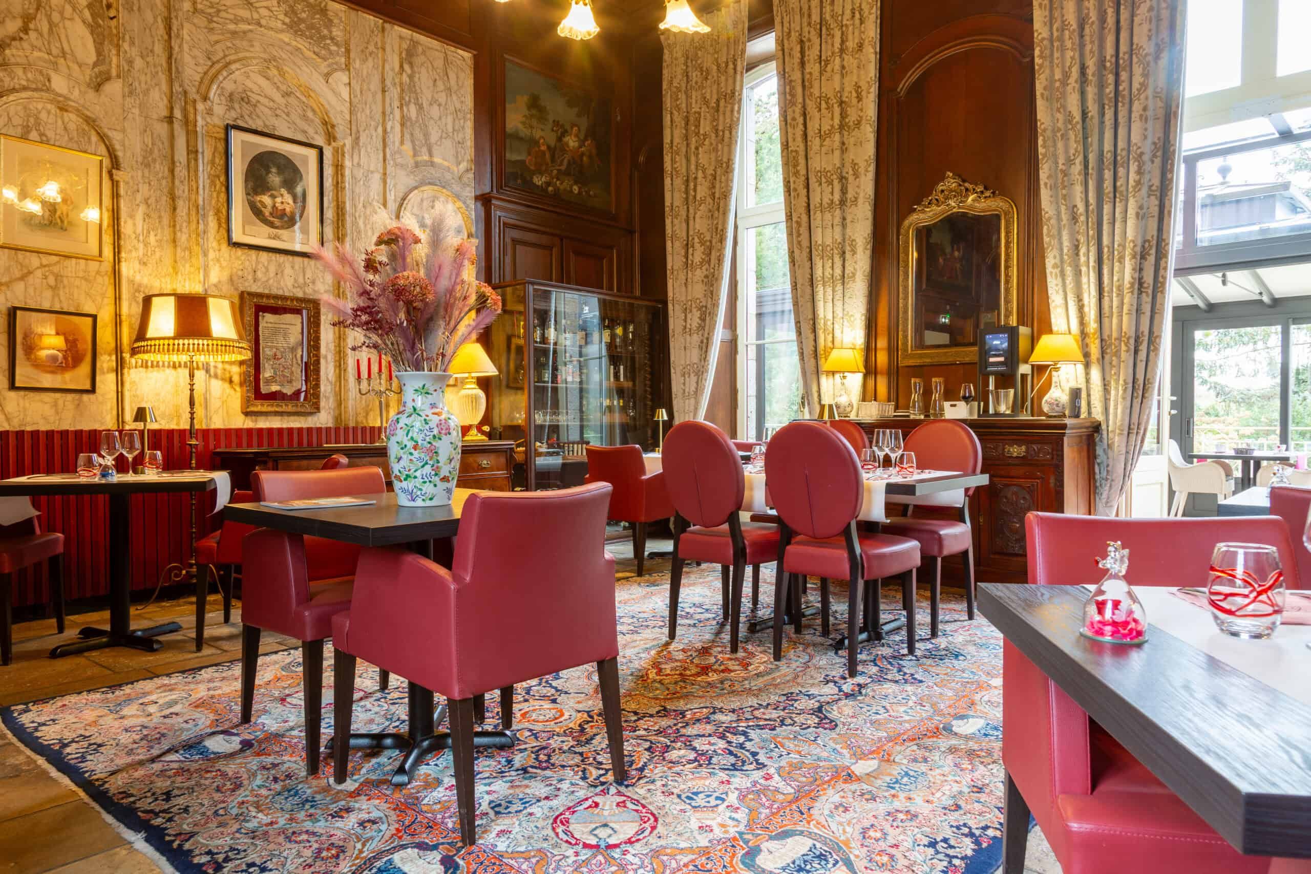 Restaurant salle rouge