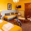 Chambre jaune salon canape
