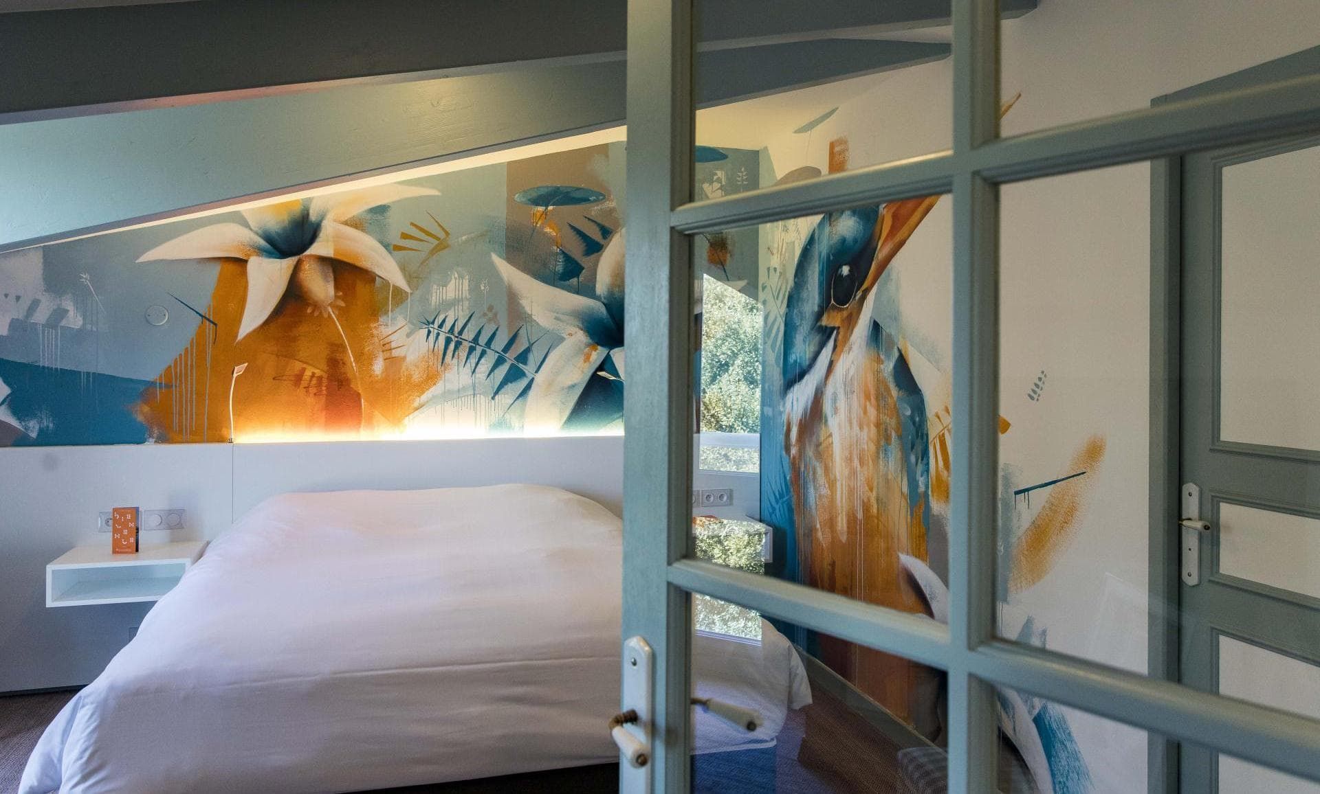 Chambre street art mansardee