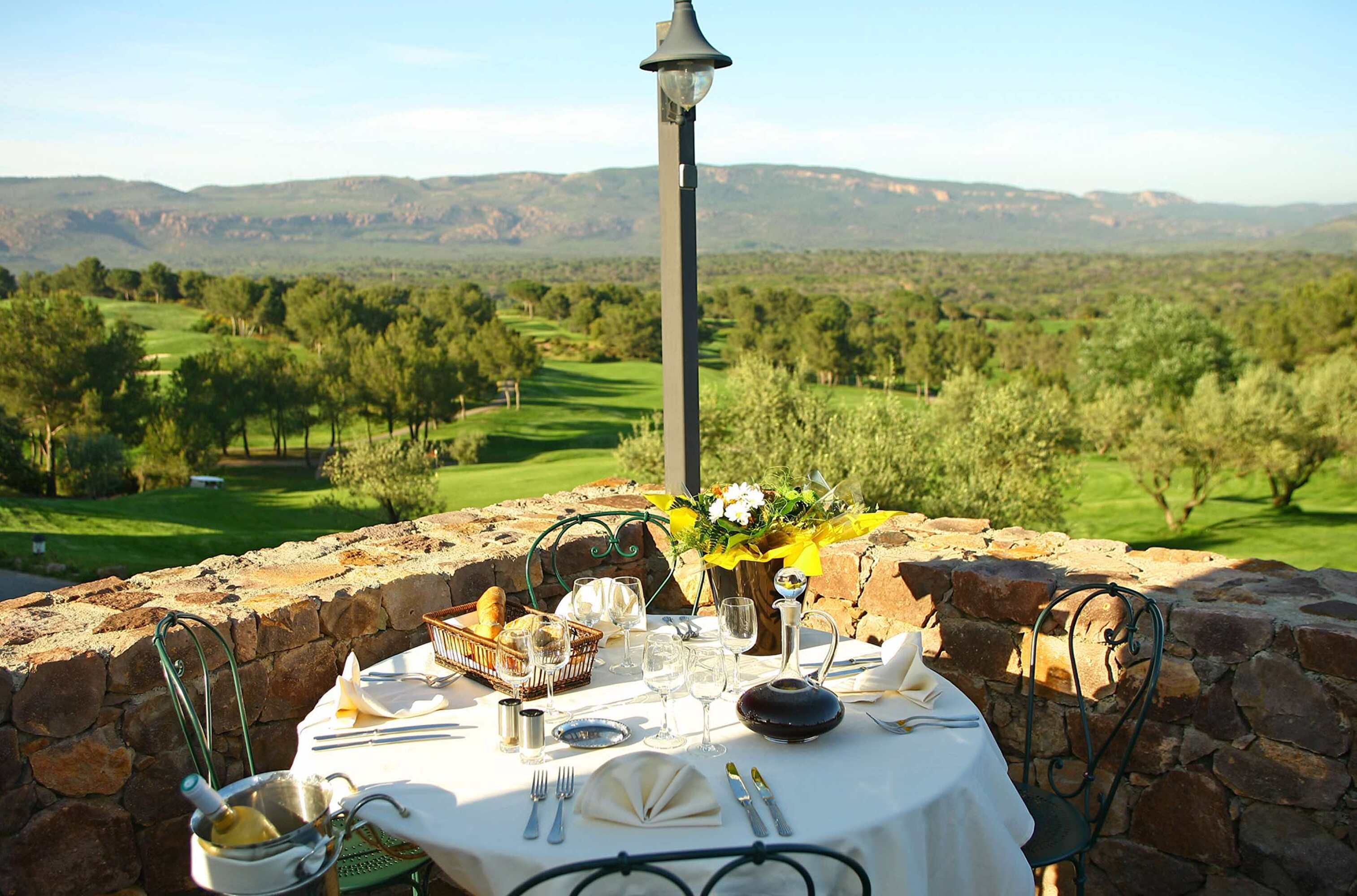 Table dressee vue golf