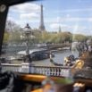 Tour Eiffel et Seine vues depuis un car panoramique
