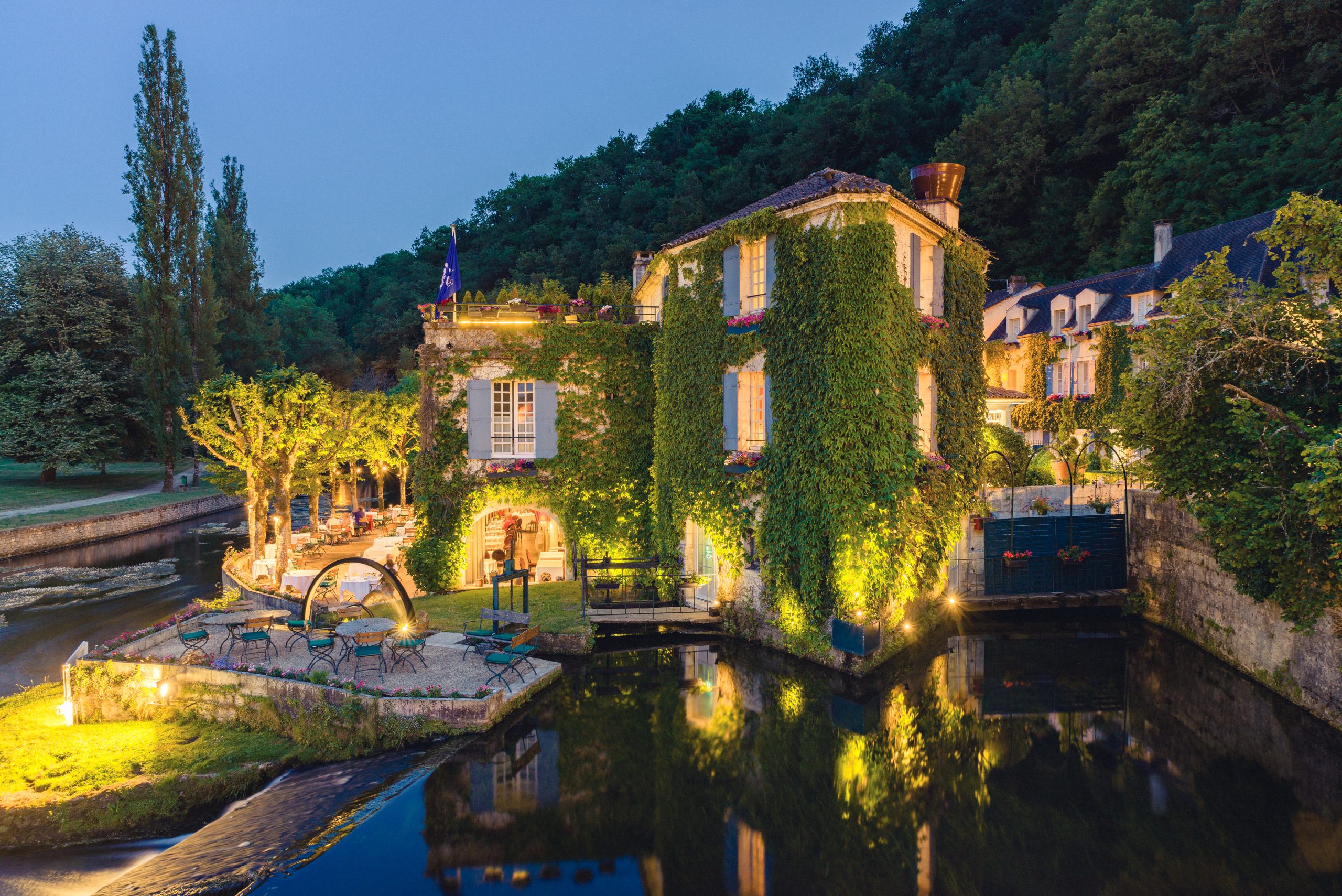 Vue riviere nuit angle