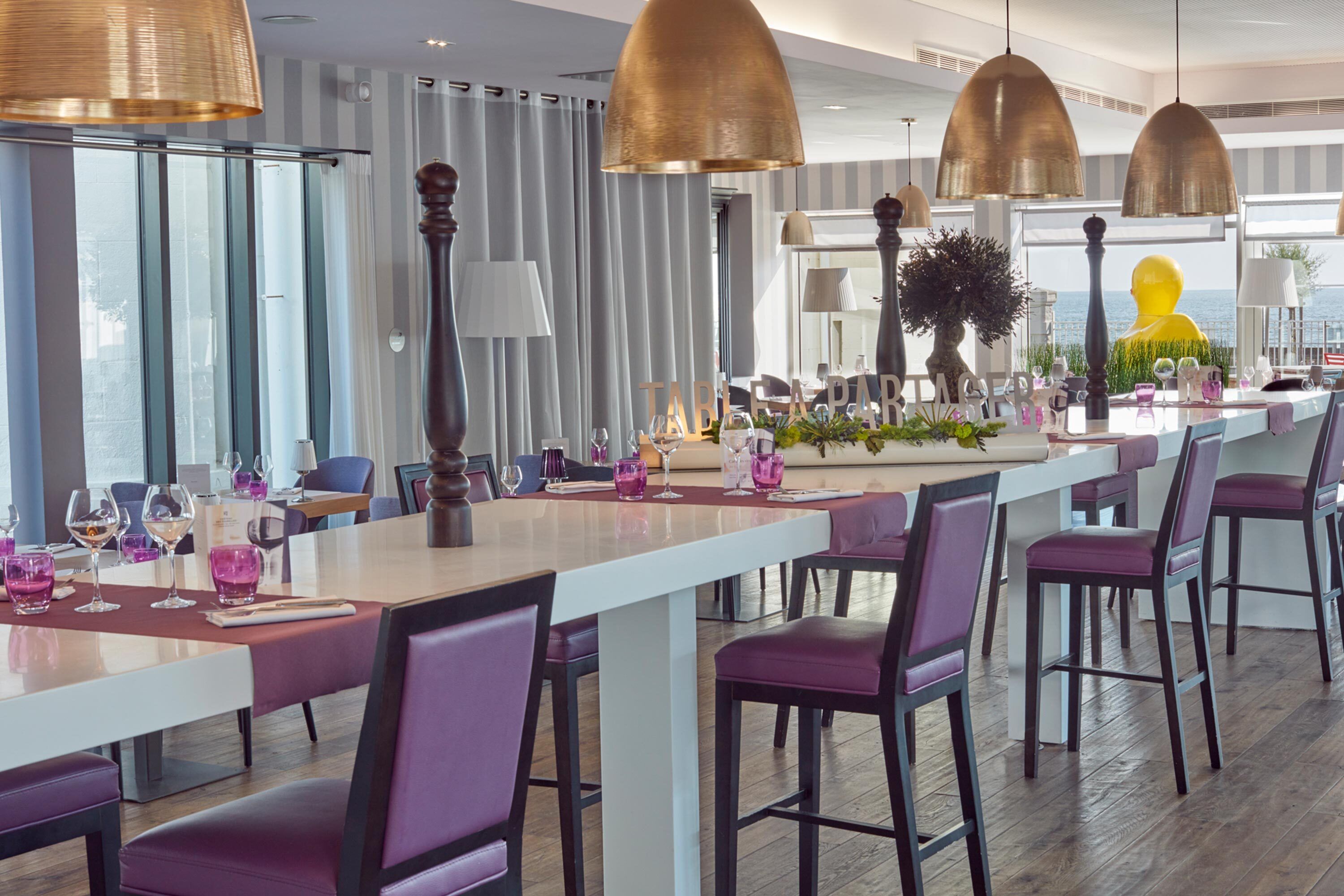 Restaurant tables hautes