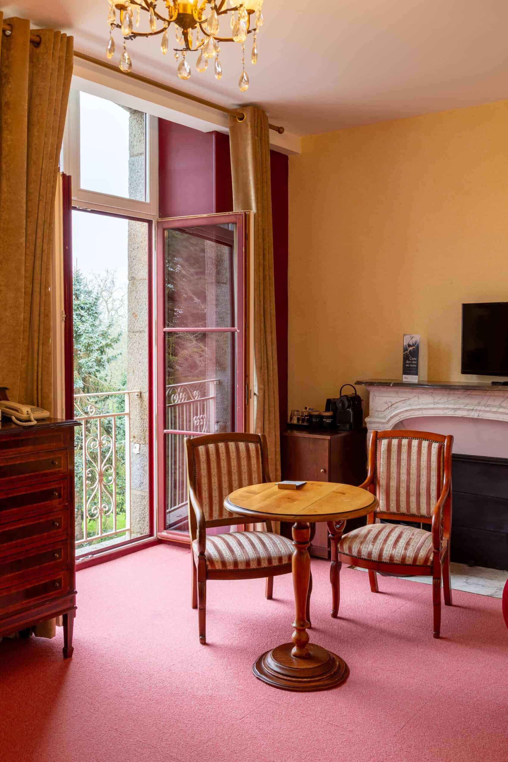Chambre double rouge vue parc