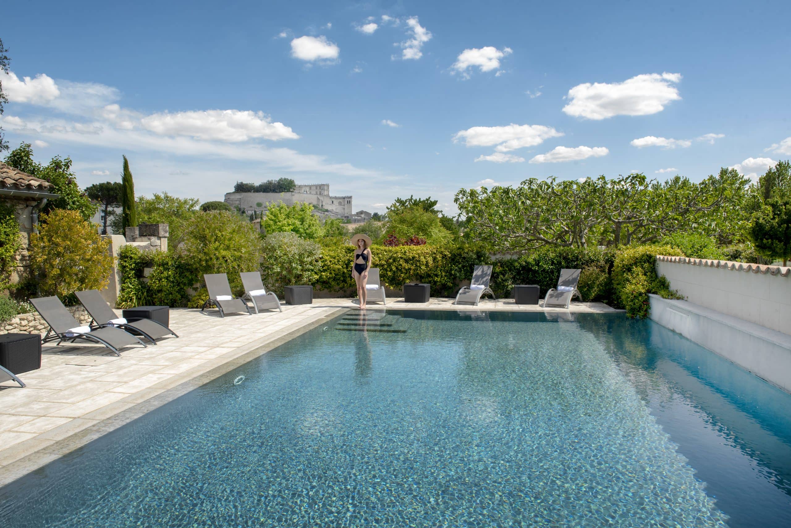 Piscine vue chateau