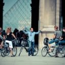 Visite guidée à vélo devant la Pyramide du Louvre