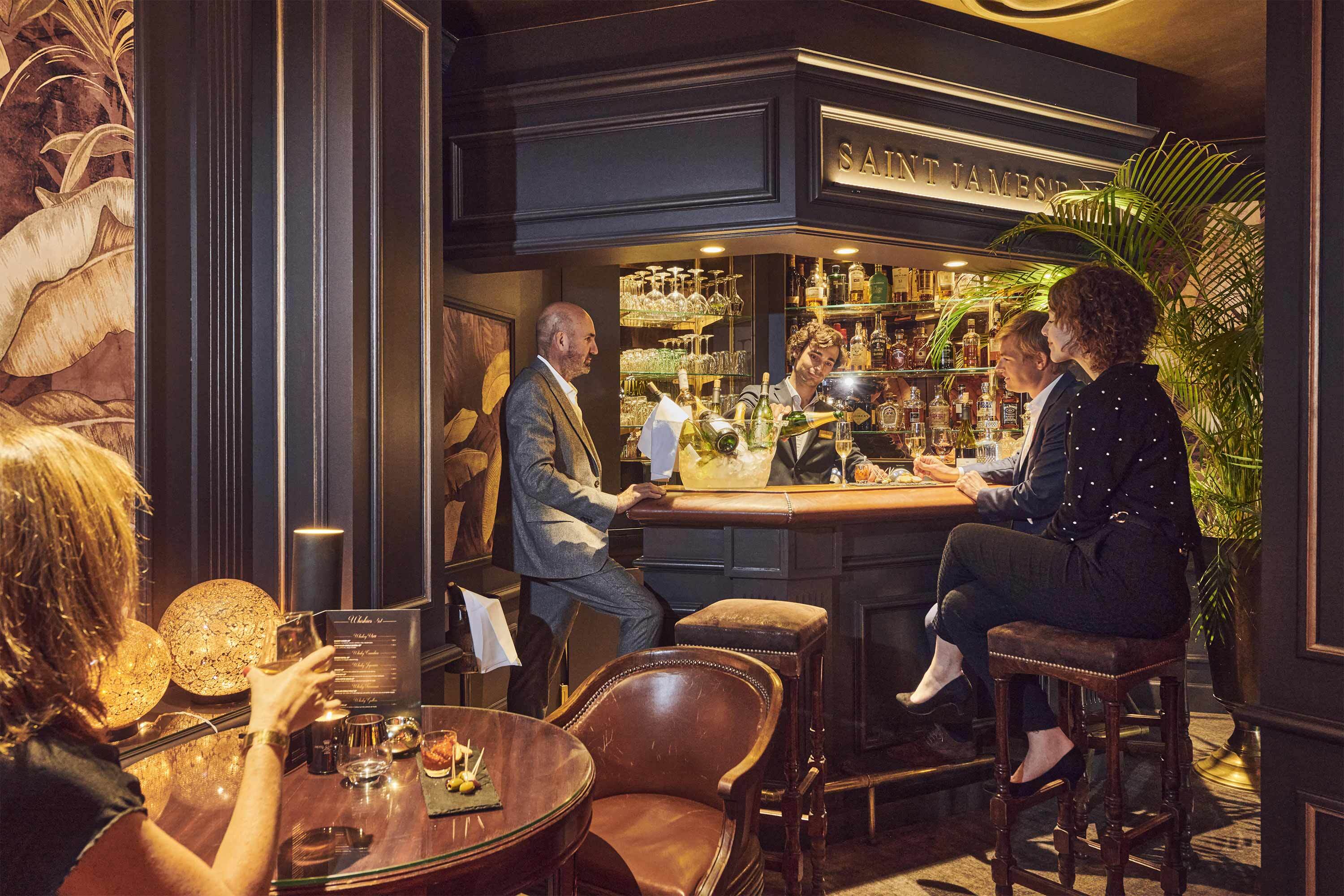 Bar saint james cocktail