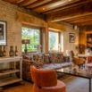 Salon bibliotheque pierre apparente
