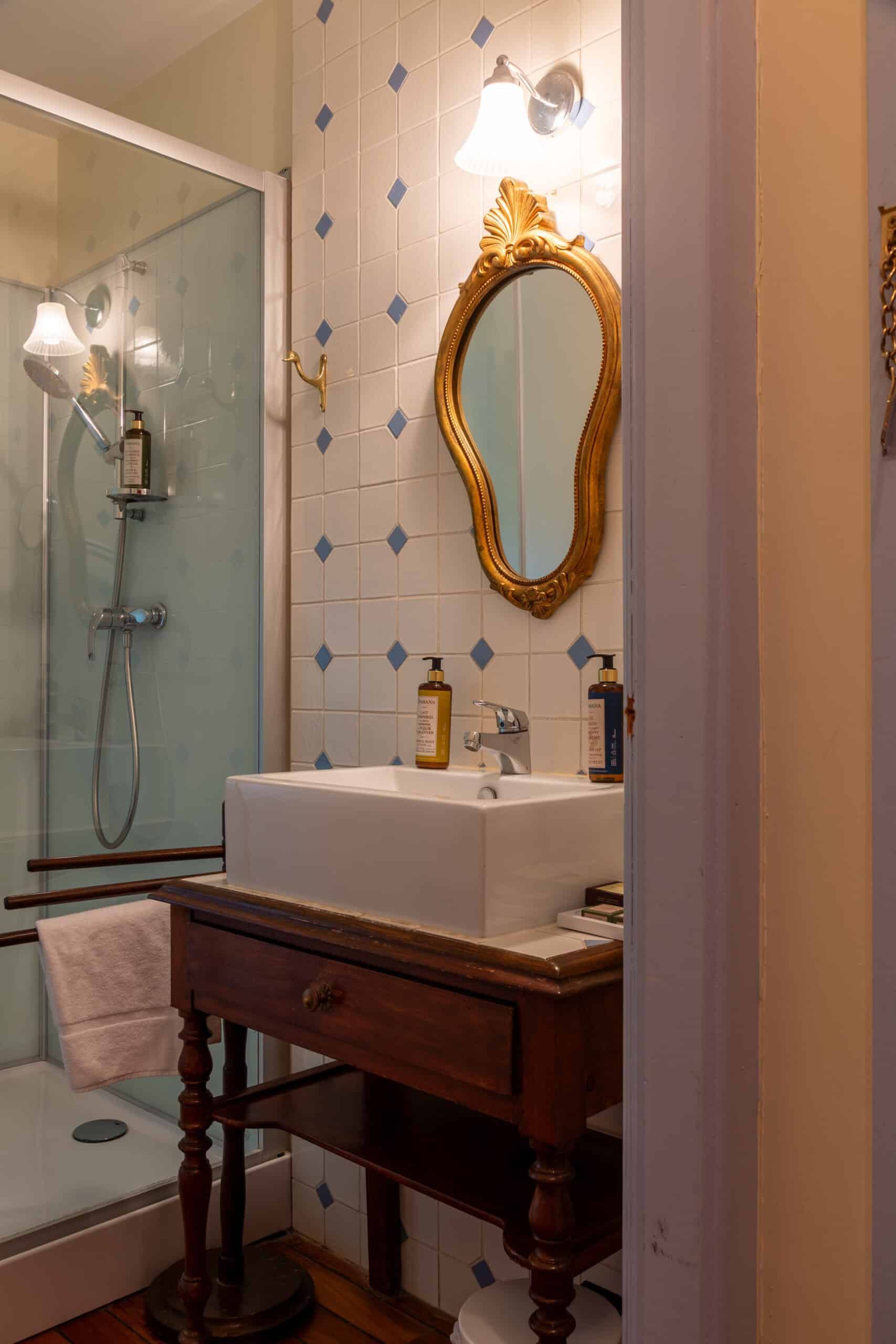 Salle de bain douche vintage