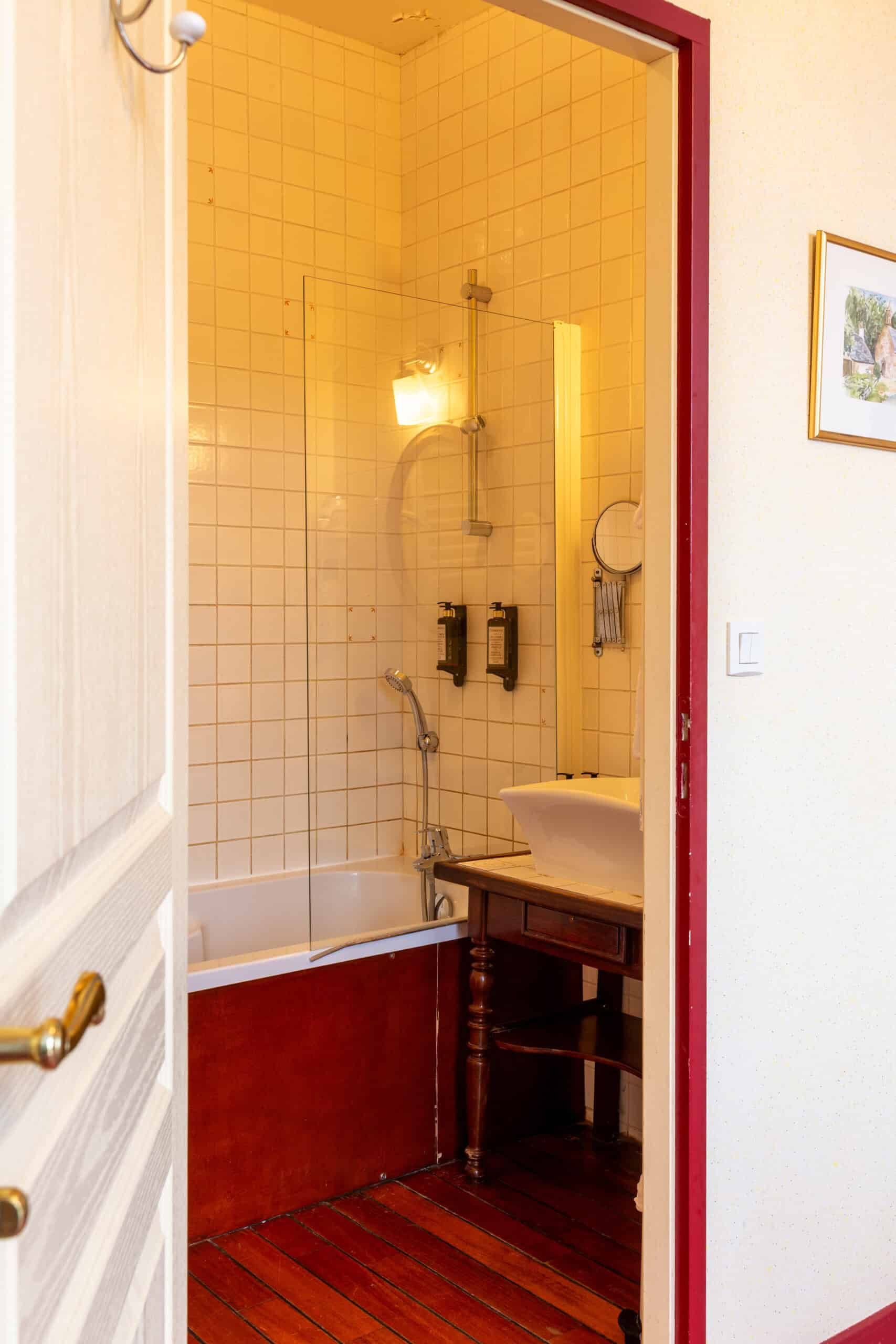 Chambre double orange lit