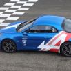 Alpine A110 bleue sur ligne d'arrivée du circuit