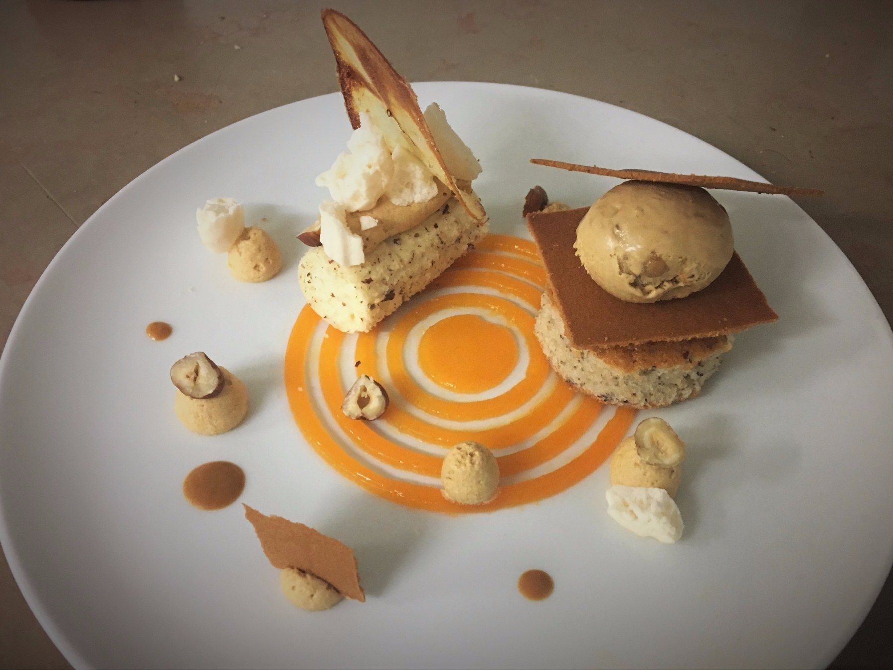 Dessert glace noisette
