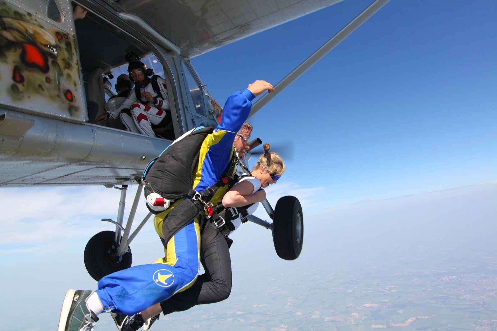 Saut en parachute tandem au sortir de l'avion