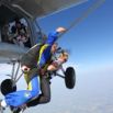 Saut en parachute tandem au sortir de l'avion