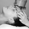 Soin du visage en institut beauté noir et blanc