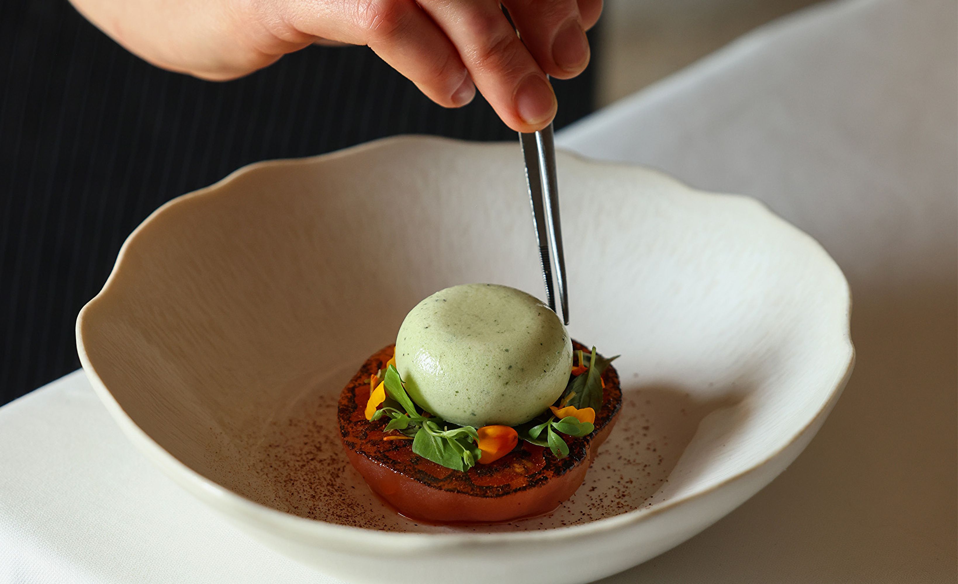 Restaurant plat gastronomique tomate