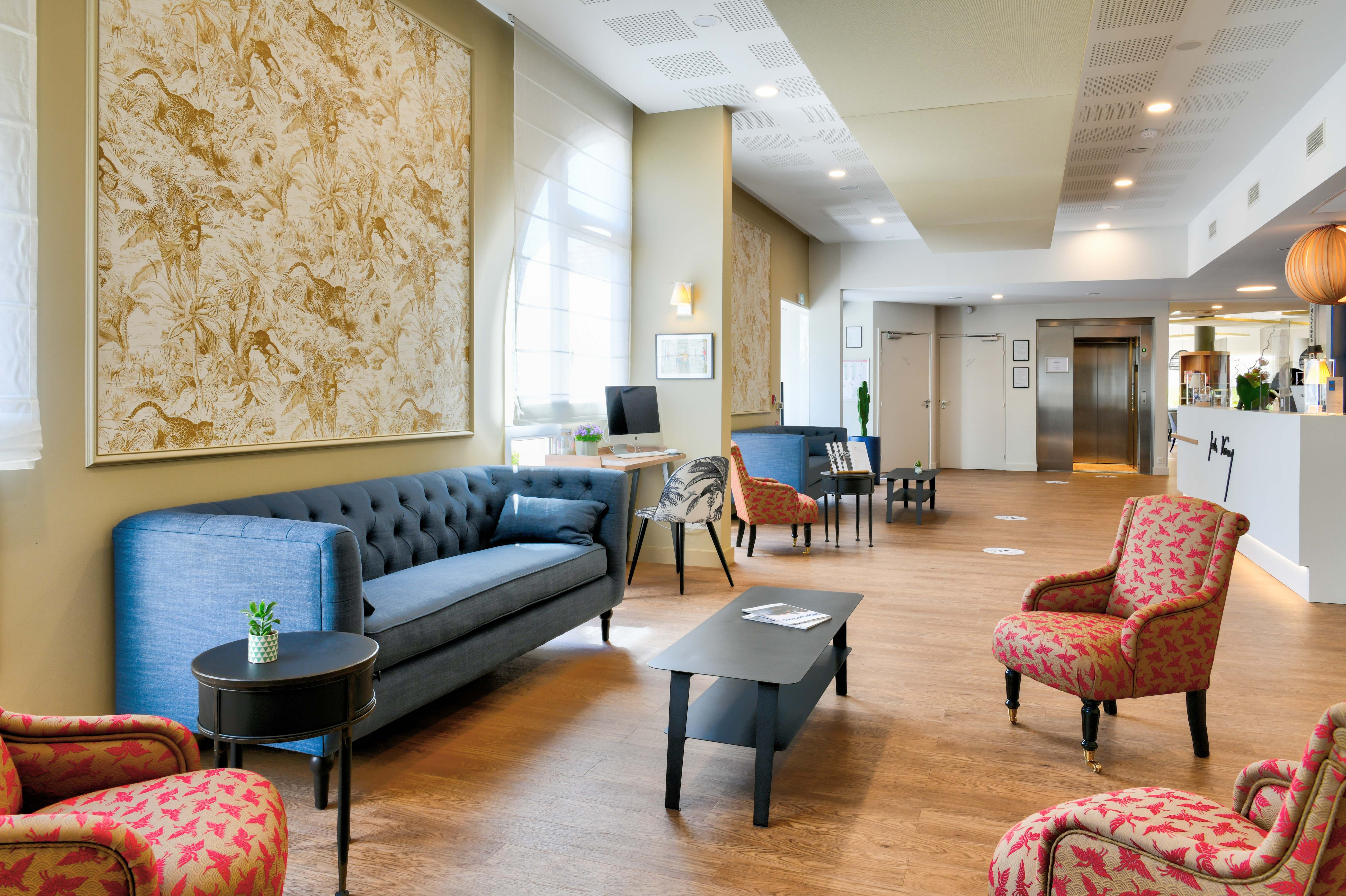Lobby salon