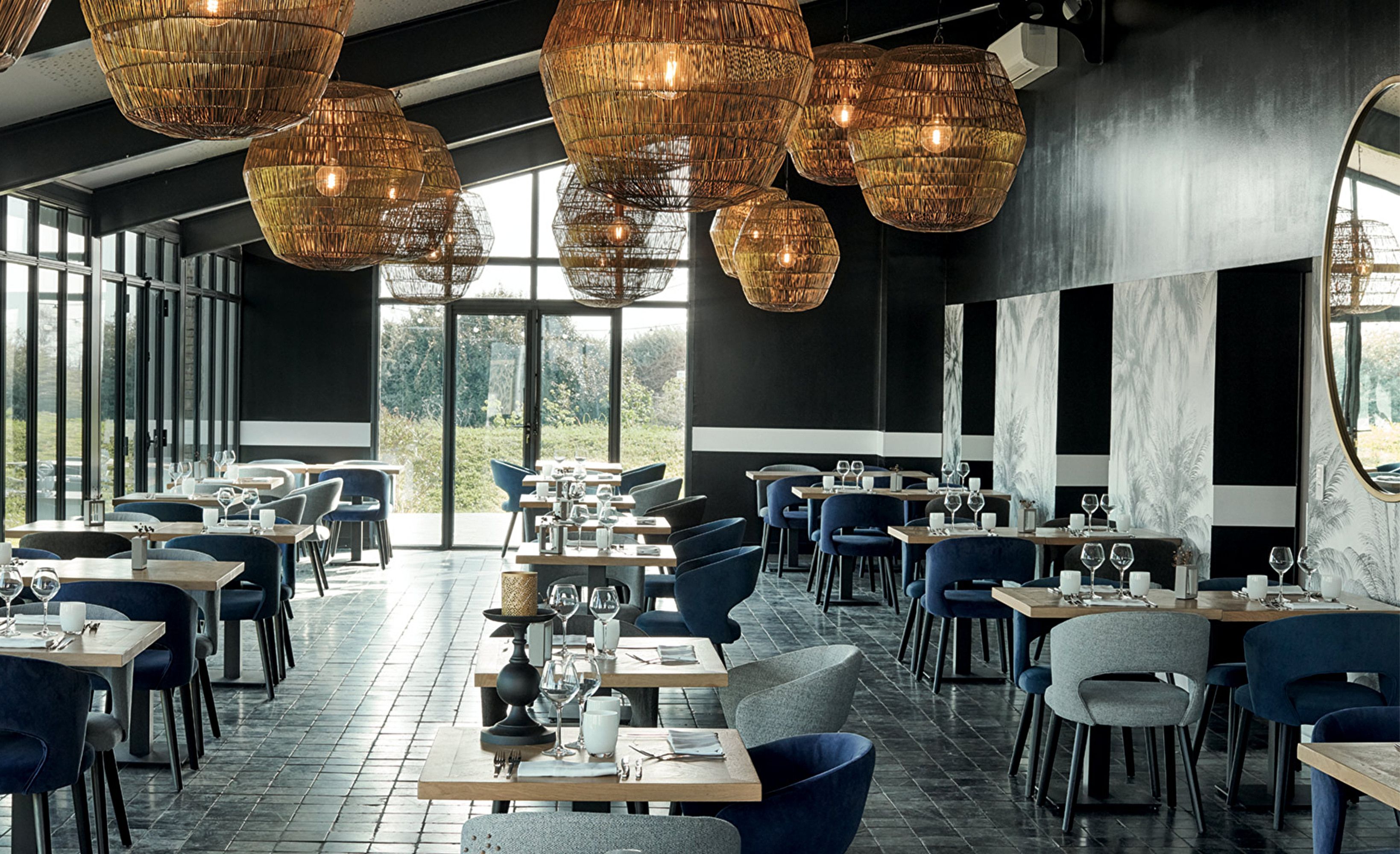 Restaurant suspensions osier vue jardin