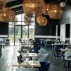 Restaurant suspensions osier vue jardin