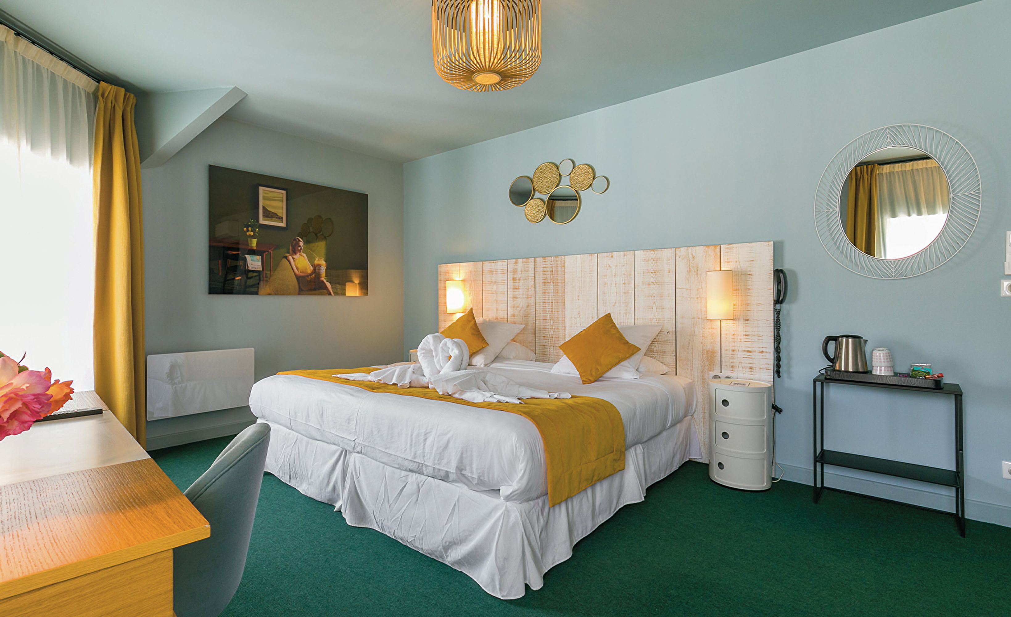 Chambre double vert eau tete de lit bois