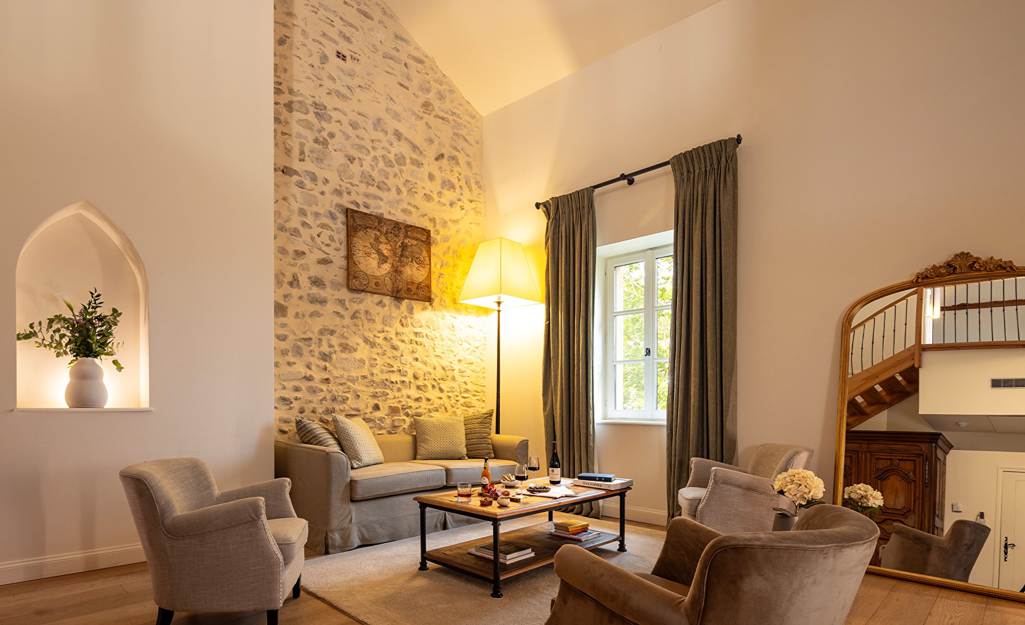 Salon pierre apparente