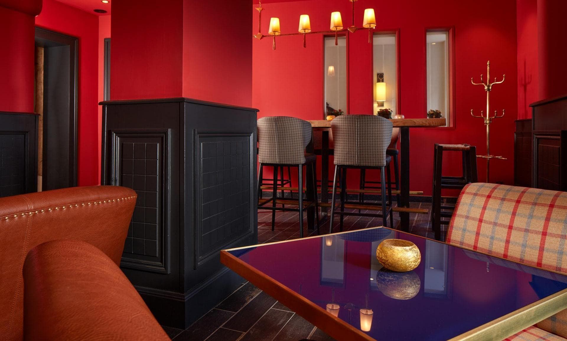 Bar rouge 1