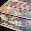 Cartes de tarot anciennes étalées sur table sombre