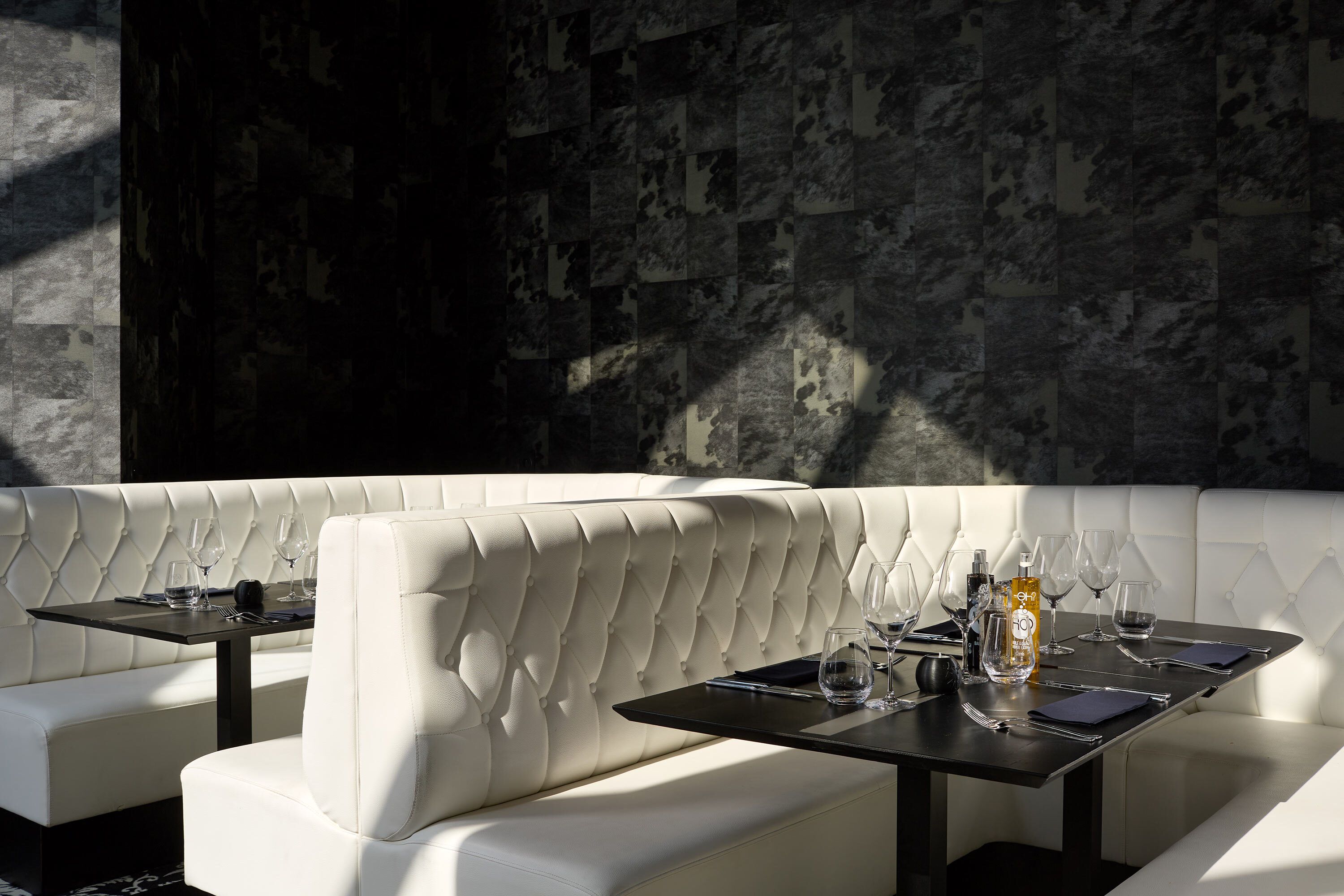 Restaurant banquette