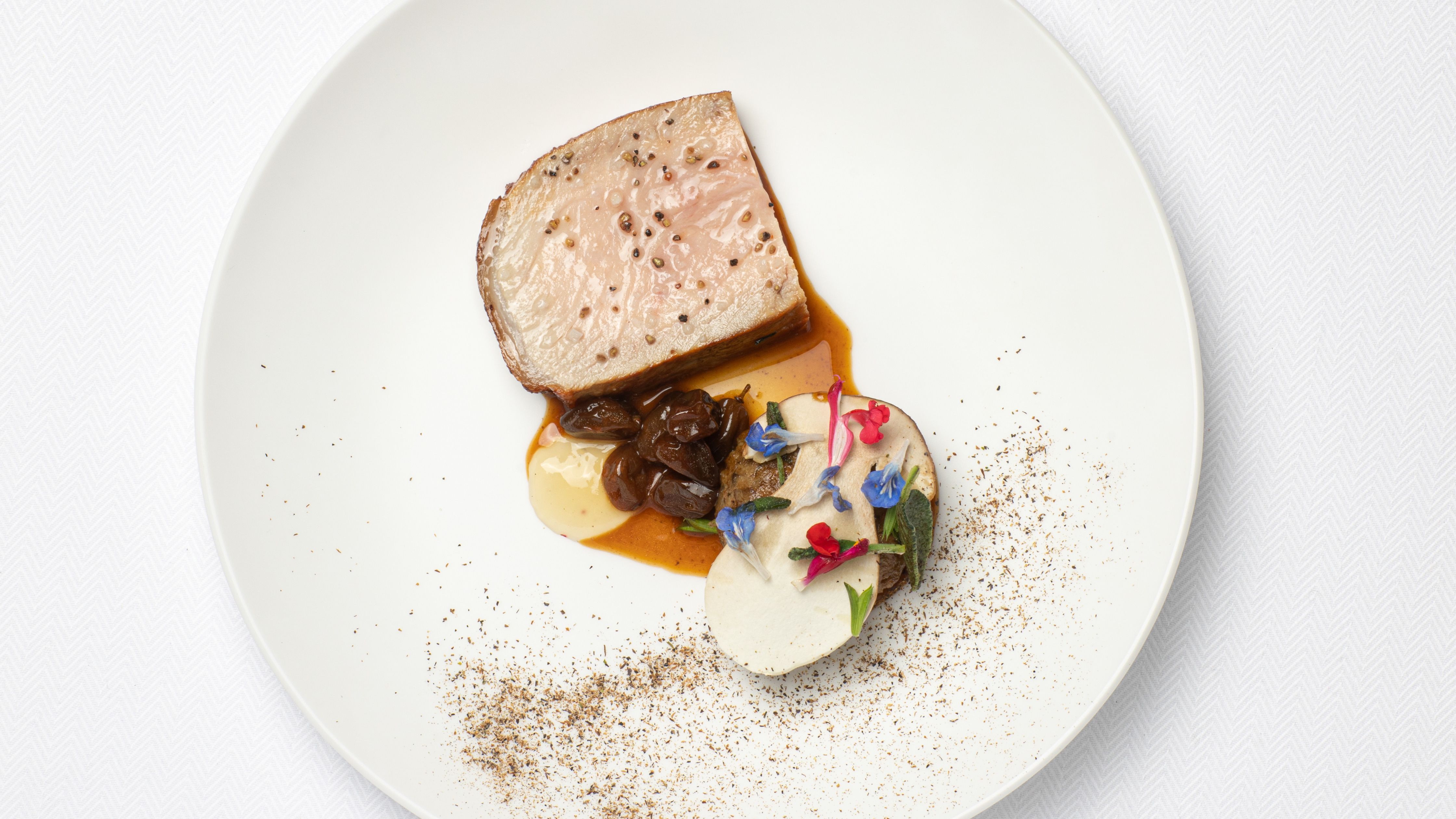 Noix de veau rôtie poivre et girolles au restaurant Les Ombres