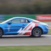 Alpine A110 bleue en pleine accélération sur circuit