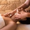Massage visage et décolleté au gommage en spa