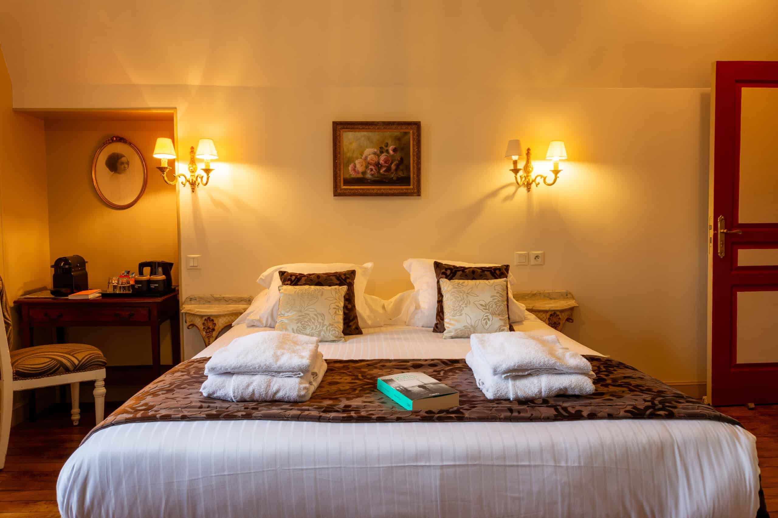 Chambre double rouge fleurs