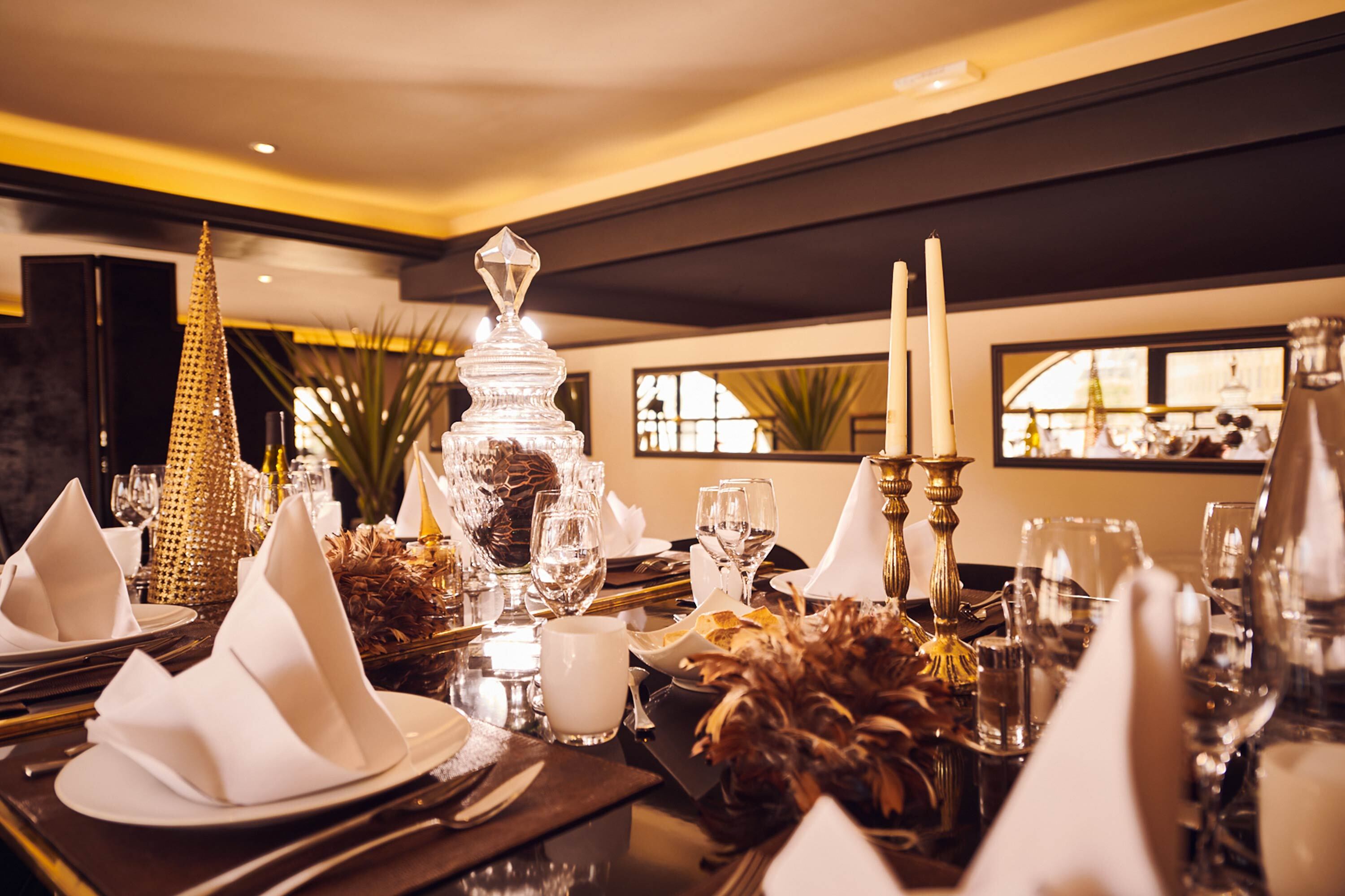 Restaurant dressage table