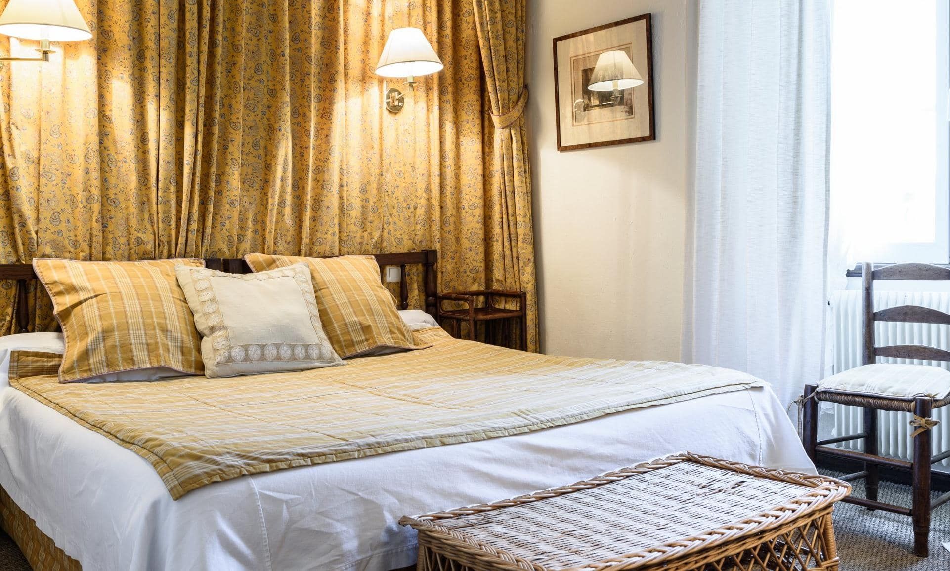 Chambre double jaune paisley