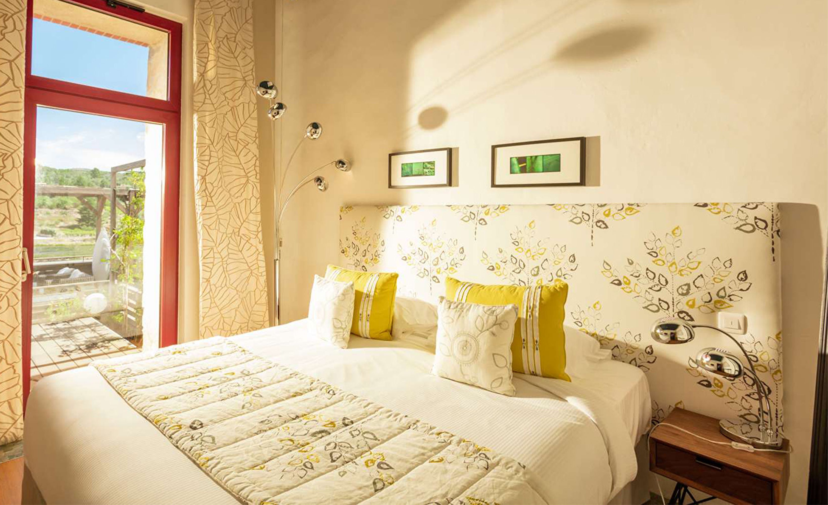 Chambre double jaune vue