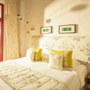Chambre double jaune vue
