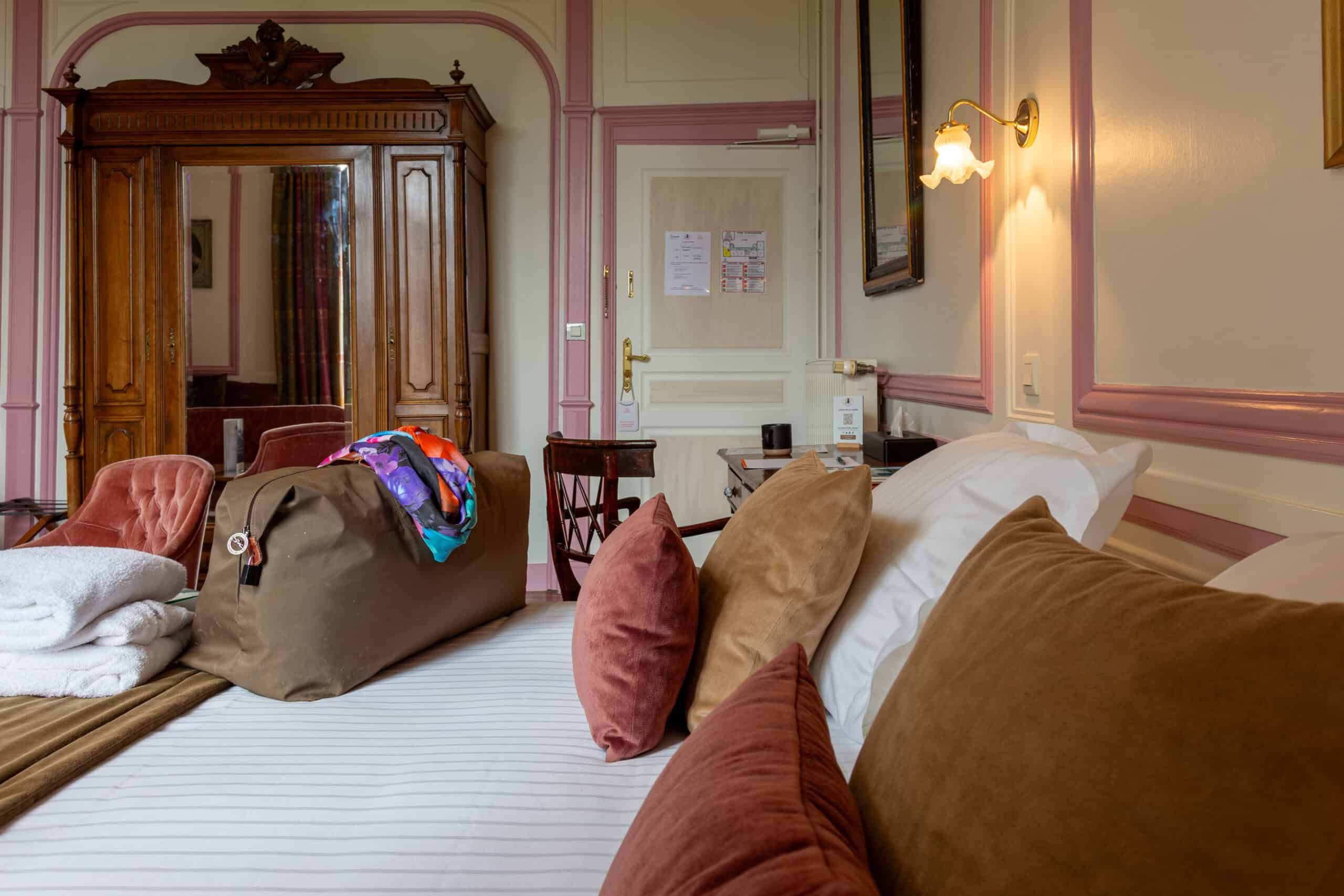 Chambre baldaquin suite salle de bain