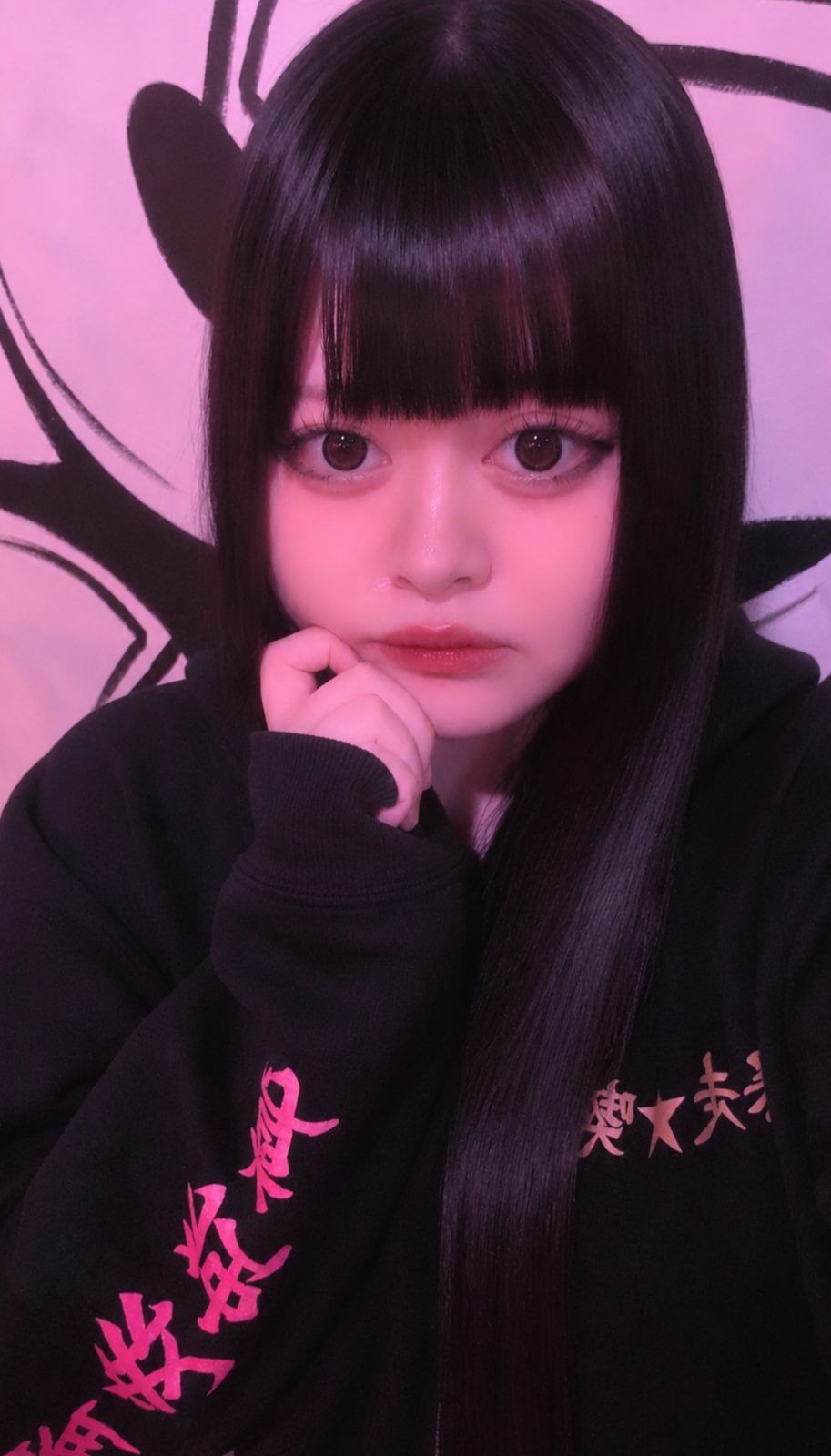 黒髪ぱっつん前髪と大きな瞳が印象的なれいか(暴走☆喫茶 族族/宗右衛門町)のキャスト写真。