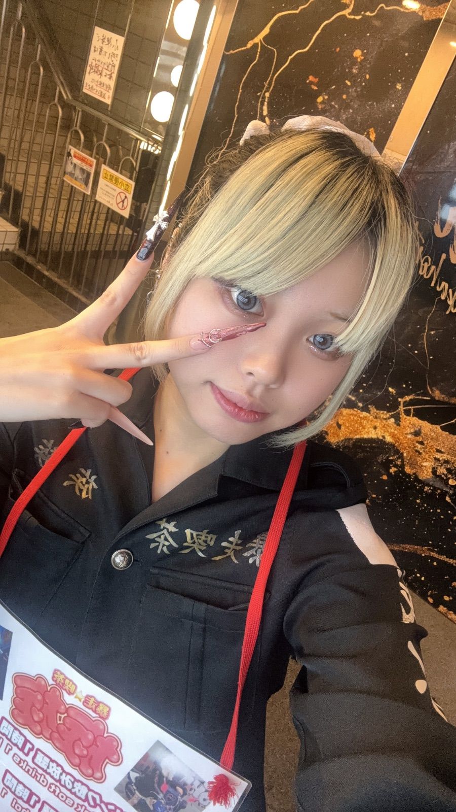 ピースサインと特攻服が眩しい、暴走☆喫茶 族族のはあと。宗右衛門町で会えるギャル系キャストです。