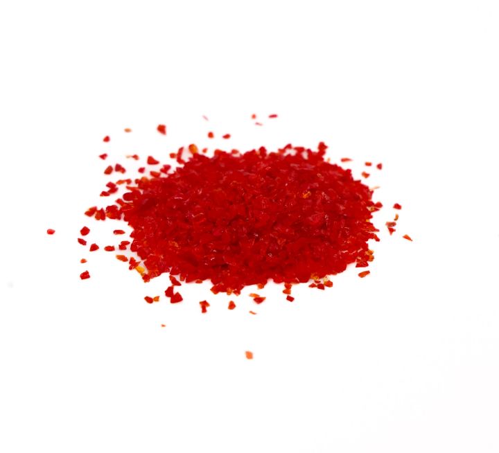 A mound of coarsely crushed glass in bright scarlet, the angular chips scattering loosely at the edges — a different colour from the cobalt shown in the main image.