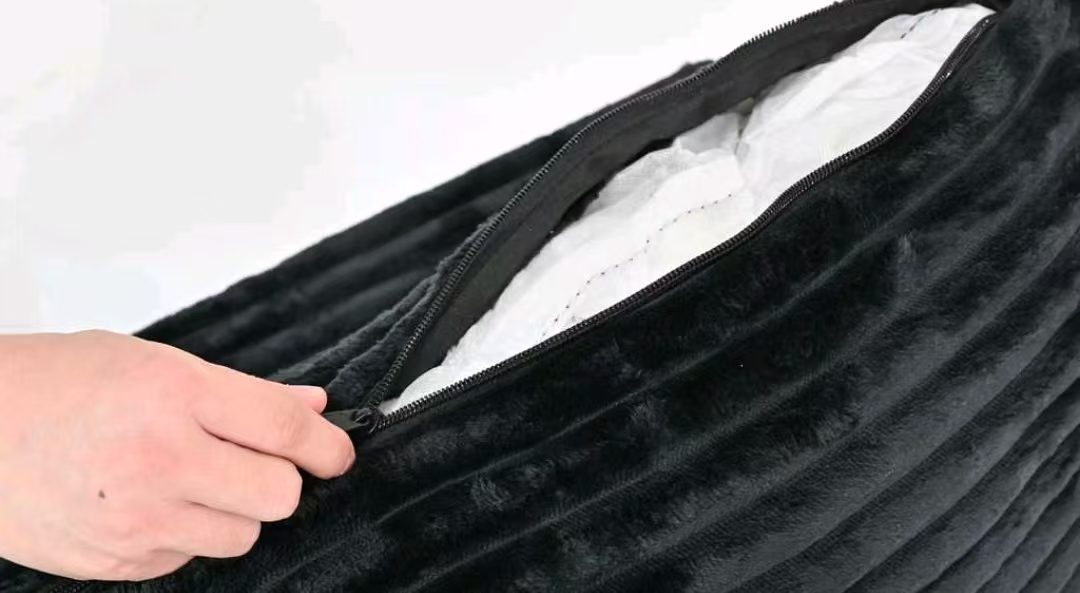 Hand unzipping removable sofa cover